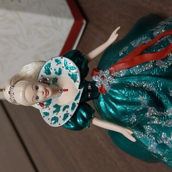 Hallmark Holiday Barbie Collectors Series - Picture 5 of 5